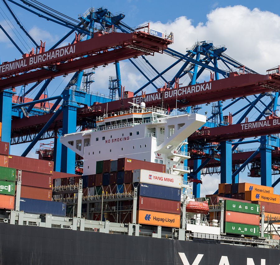 Trockenfrucht Import über den Hamburger Hafen