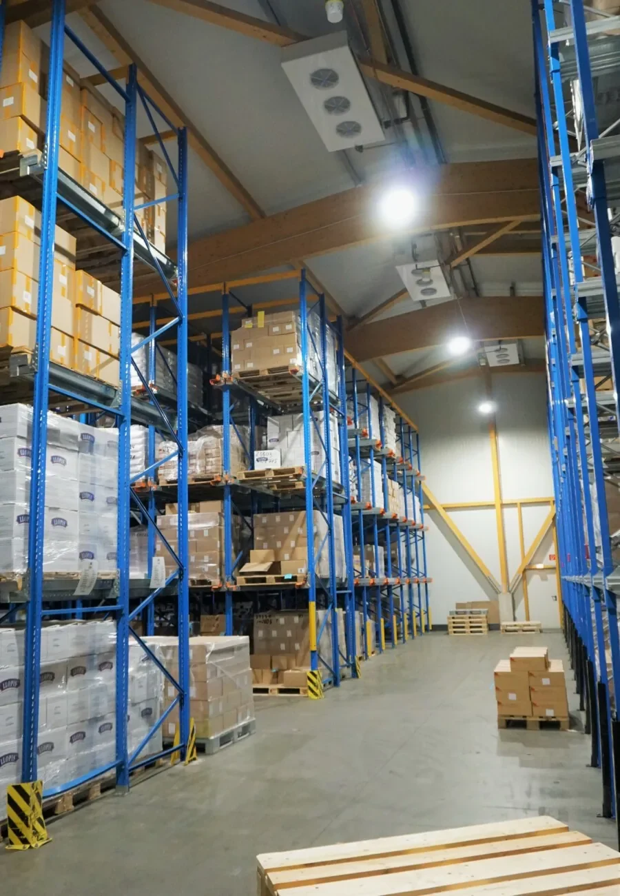 Rovocad Lager mit Trockenfrucht- und Nussrohware