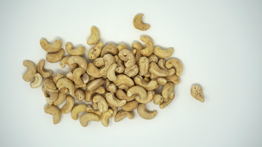 Cashew kernels 320 grade, top view