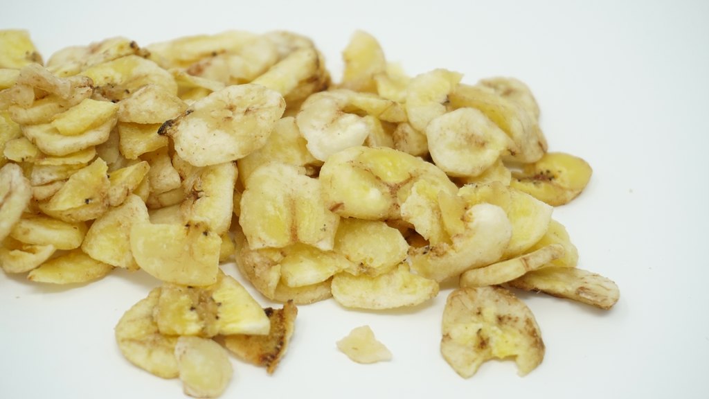 Gebrochene ungesüßte Bananenchips, Seitenansicht