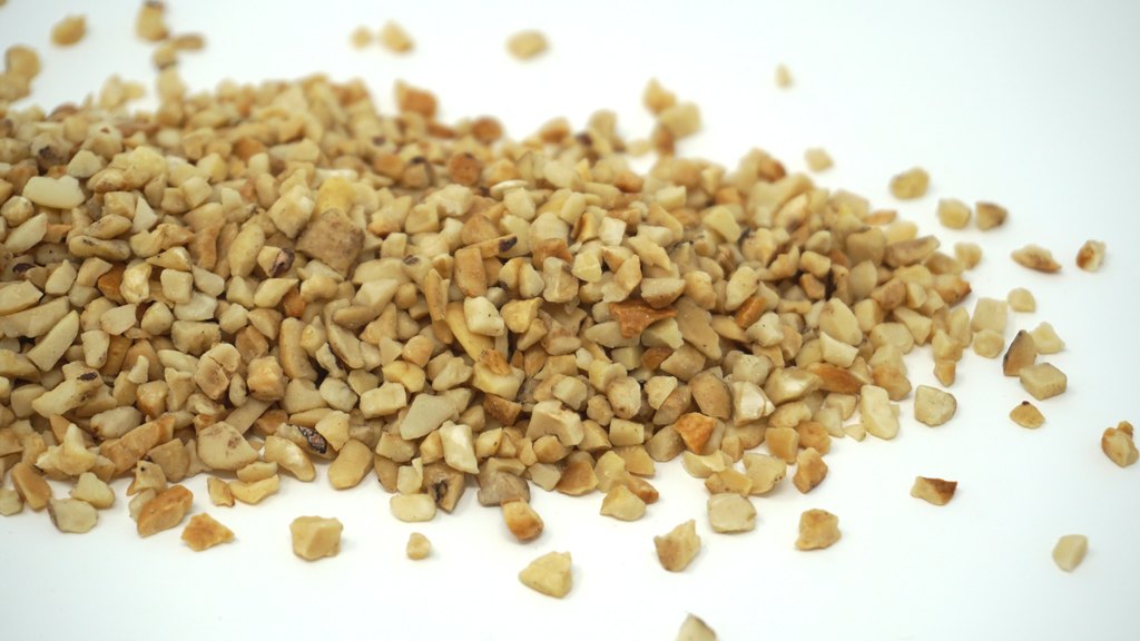 Cashew pieces side view