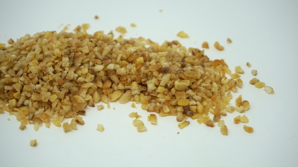 Bananenchips gesüßt, 3–4 mm gehackt, Seitenansicht
